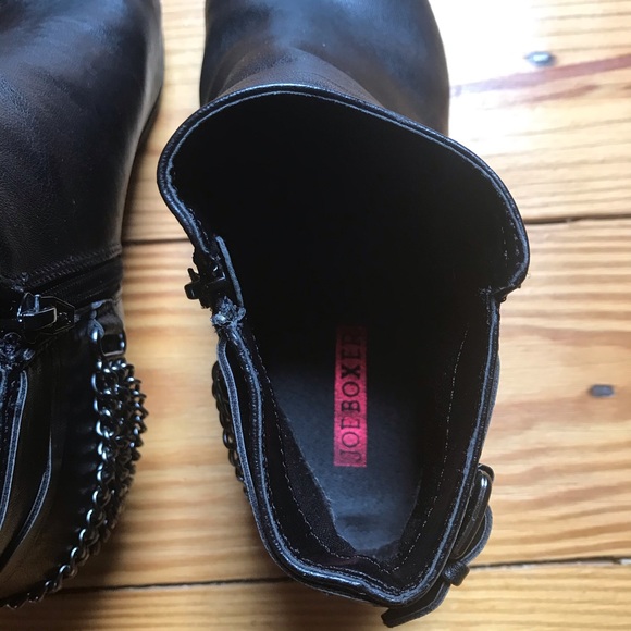 Joe Boxer Black Chain Ankle Boots, EUC, 8 - Picture 5 of 11